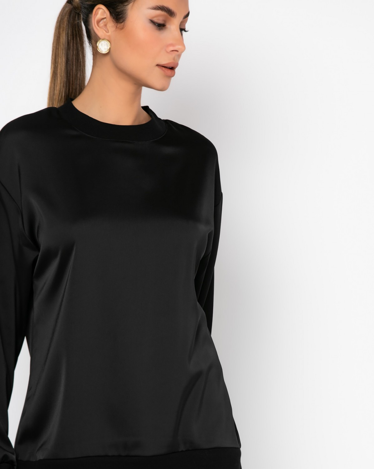 Μπλούζα σατέν με ριπ λεπτομέρειες Μαύρο 
