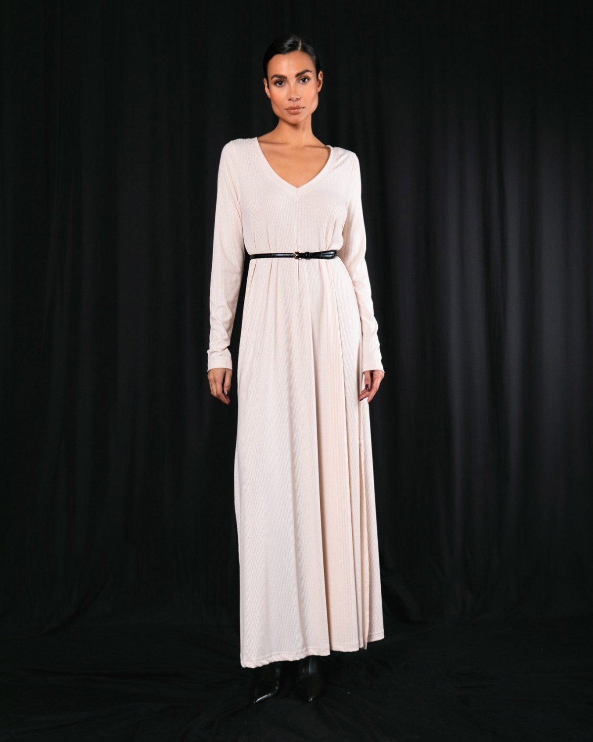 Φόρεμα maxi μακρυμάνικο σε ριπ με "V" και άνοιγμα στο πλάι Cream 