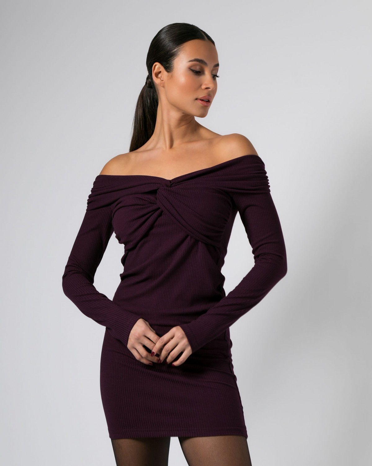 Φόρεμα mini μακρυμάνικο ριπ με σούρες και κόμπο στο στήθος Δαμασκηνί 