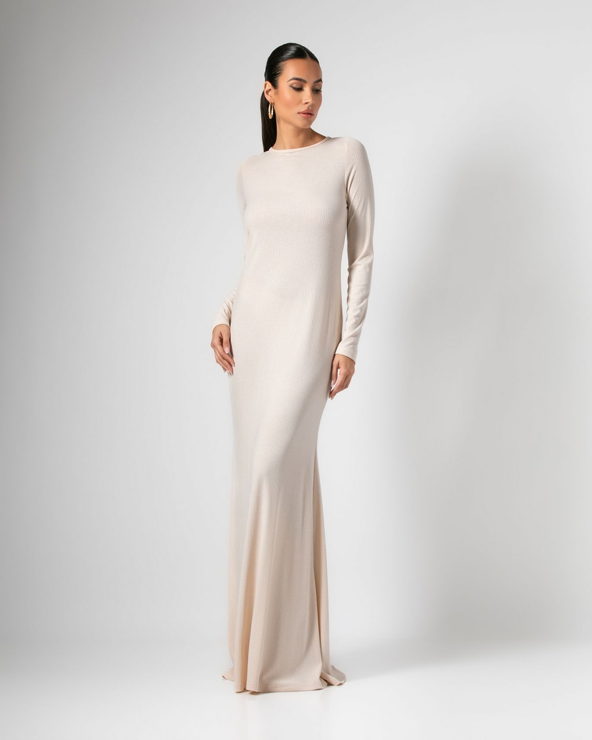 Φόρεμα maxi μακρυμάνικο σε ριπ με ανοιχτή πλάτη Cream 