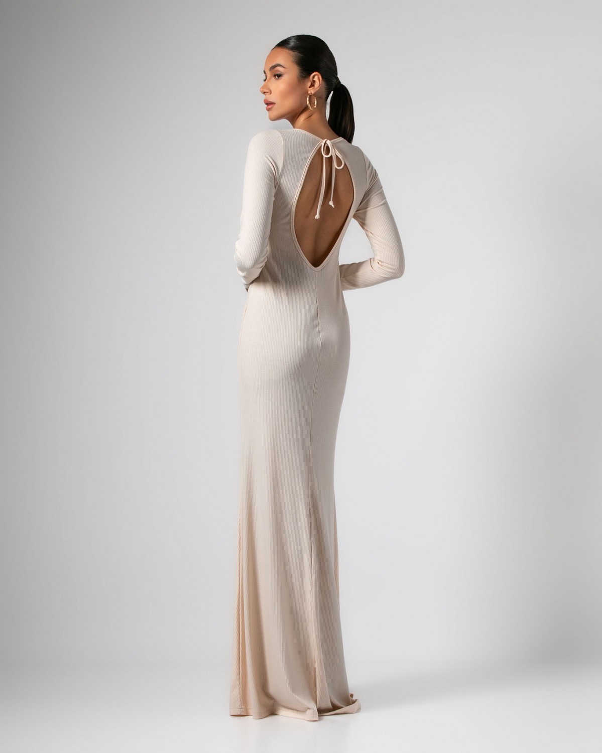 Φόρεμα maxi μακρυμάνικο σε ριπ με ανοιχτή πλάτη Cream 