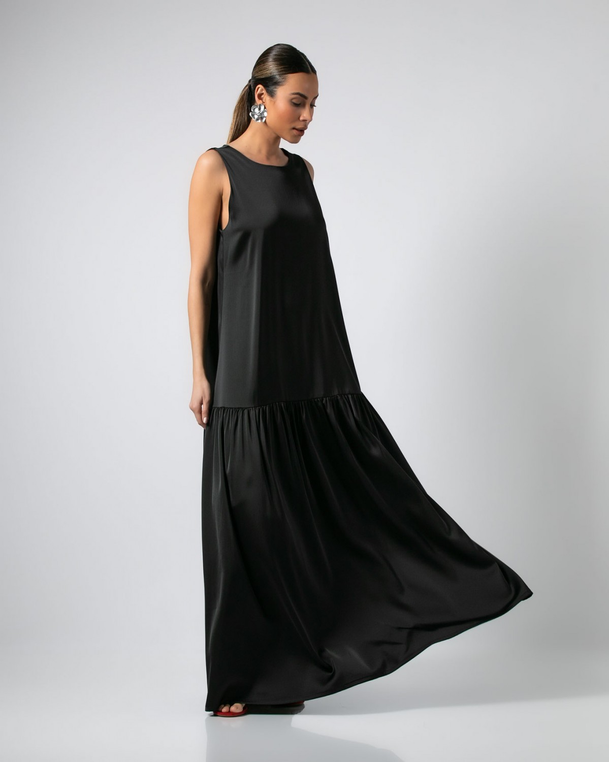 Φόρεμα σατέν maxi αμάνικο με βολάν Μαύρο  