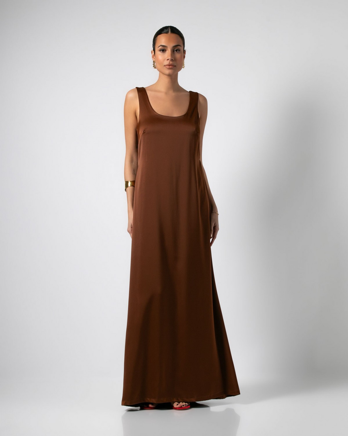 Φόρεμα maxi αμάνικο σατέν Καφέ
