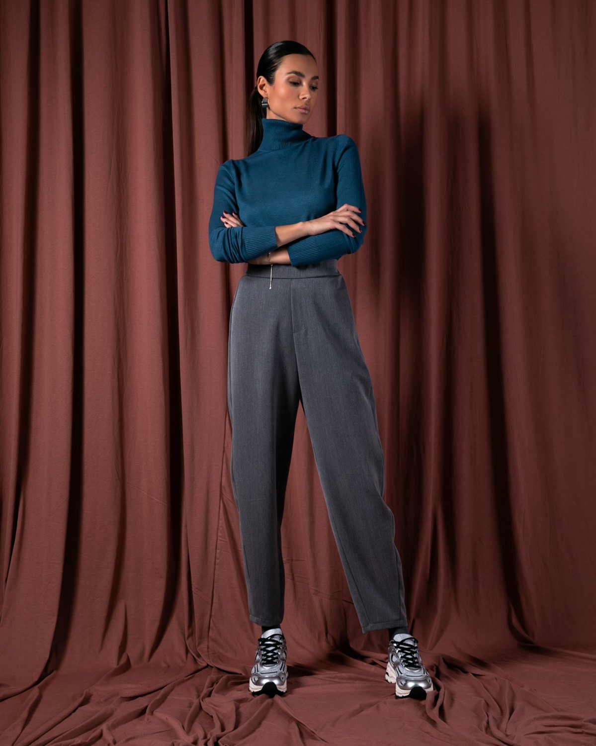 Παντελόνι ψηλόμεσο carrot fit με λάστιχο στην μέση Ανθρακί μελανζέ 