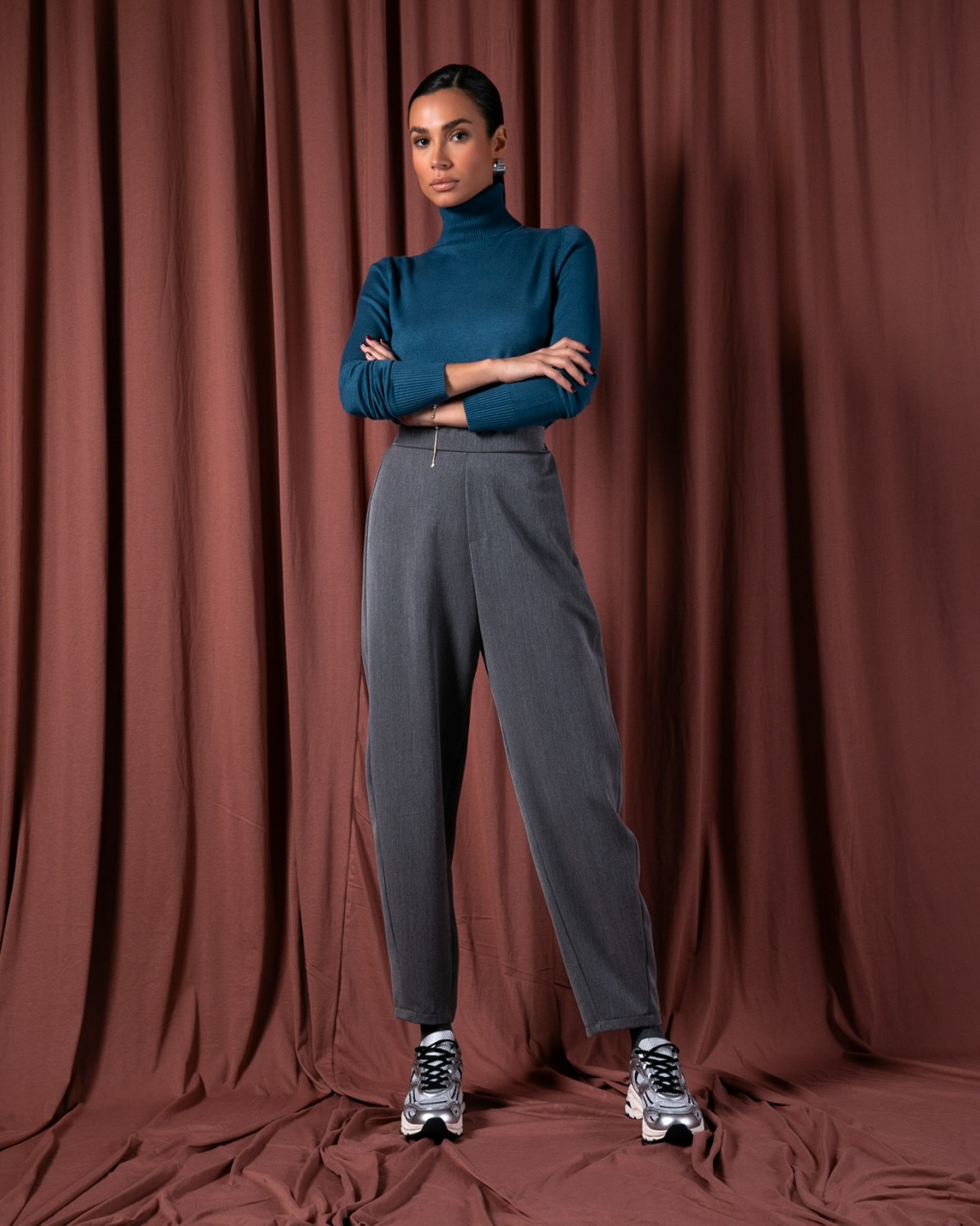 Παντελόνι ψηλόμεσο carrot fit με λάστιχο στην μέση Ανθρακί μελανζέ 