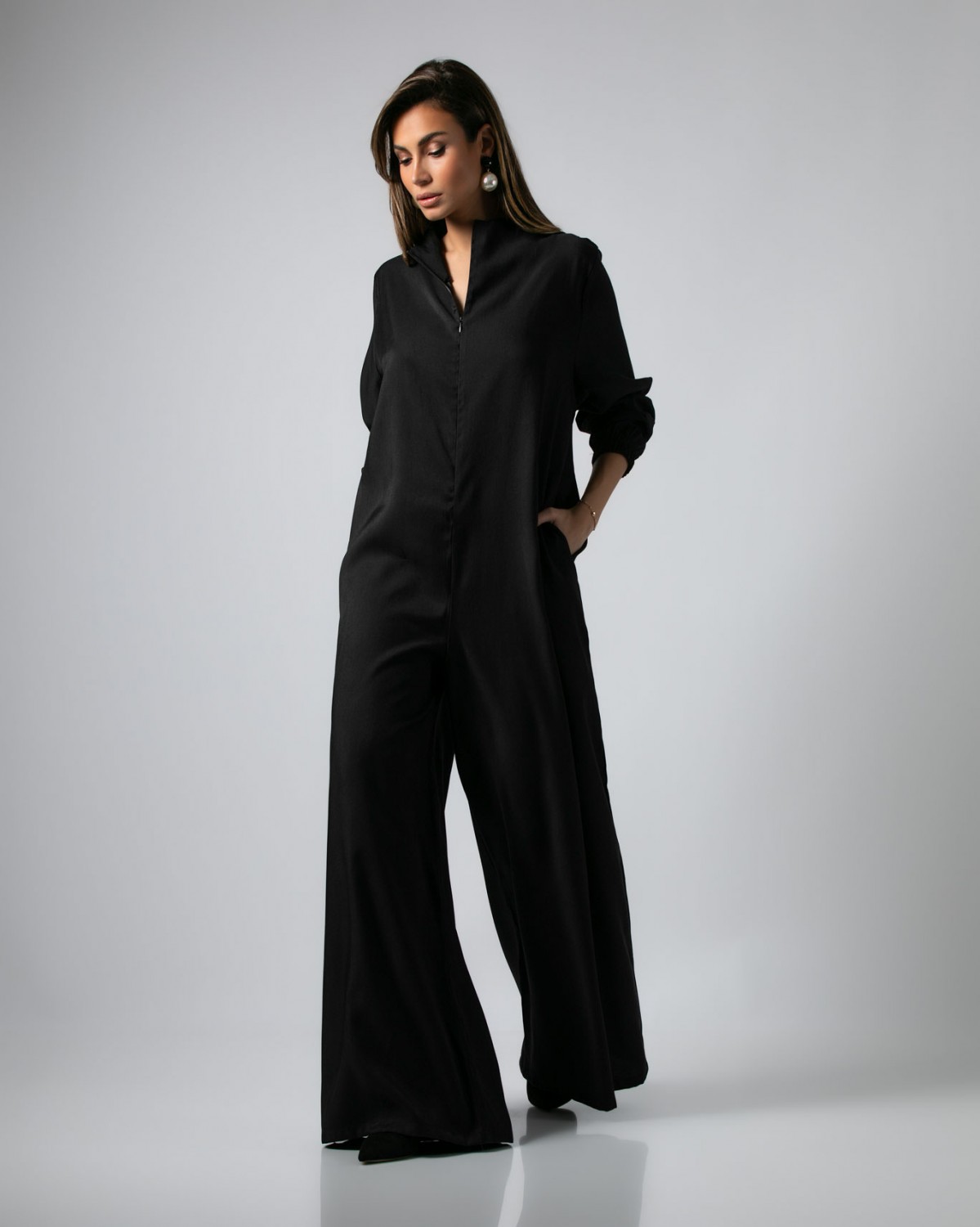 Φόρμα ολόσωμη μακρυμάνικη με κλειστή λαιμόκοψη, φερμουάρ και ζώνη Μαύρο 