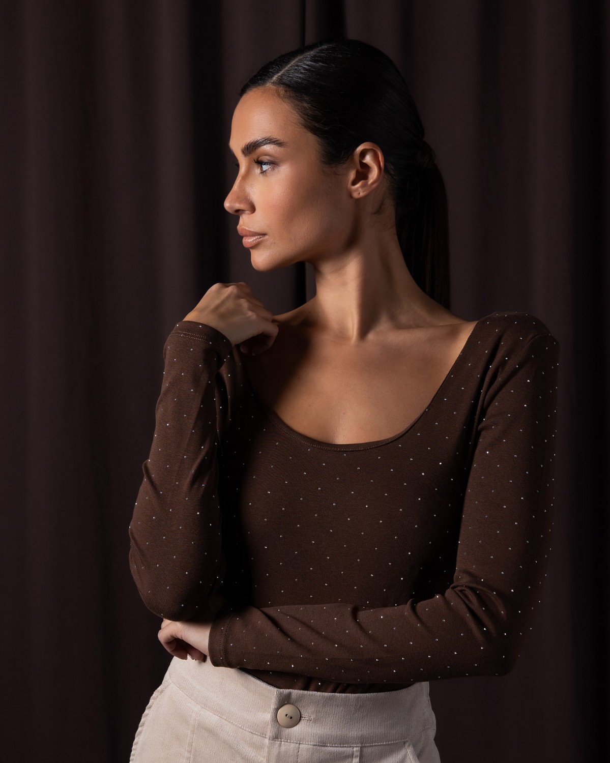 Κορμάκι μακρυμάνικο, ανοιχτή λαιμόκοψη με strass Brown