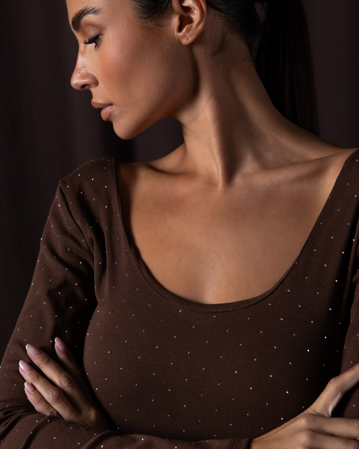 Κορμάκι μακρυμάνικο, ανοιχτή λαιμόκοψη με strass Brown