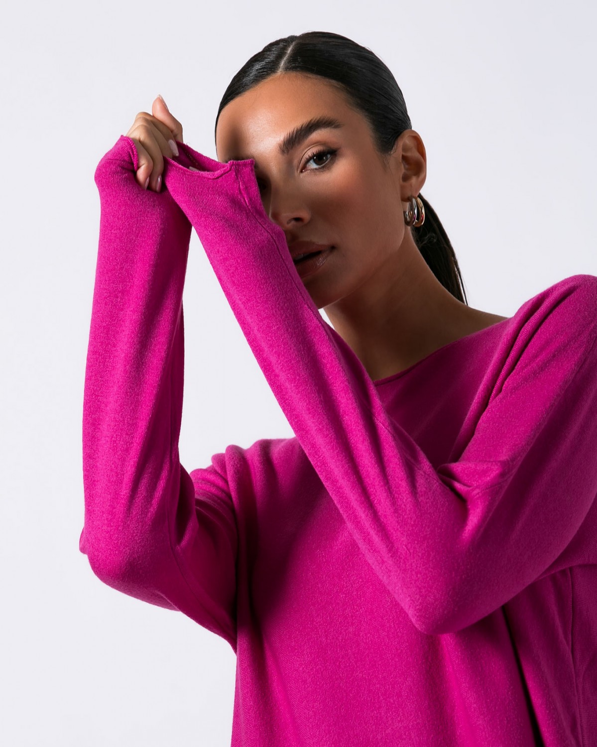 Μπλούζα μακρυμάνικη ψιλό πλεκτό απαλή υφή με ανοιχτή λαιμόκοψη, στρογγυλεμένη στο τελείωμα Φούξια   