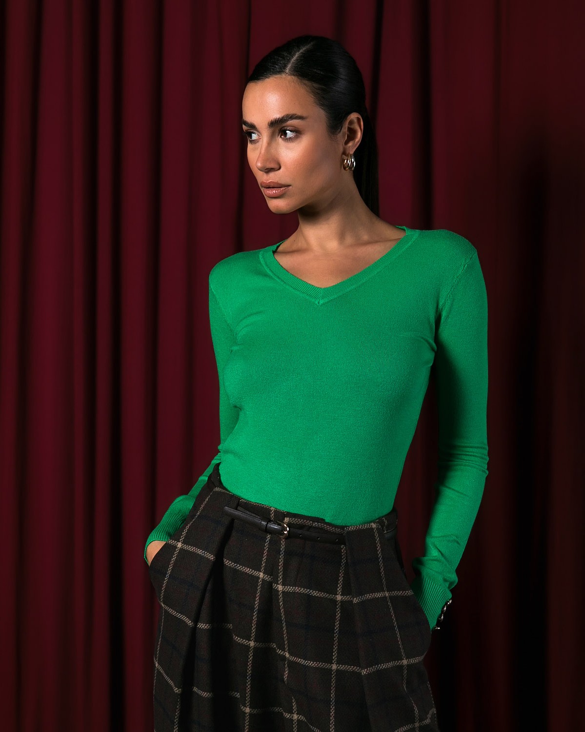 Μπλούζα ψιλό πλεκτό απαλή υφή ¨V¨ με χρυσά κουμπιά στο μανίκι Πράσινο