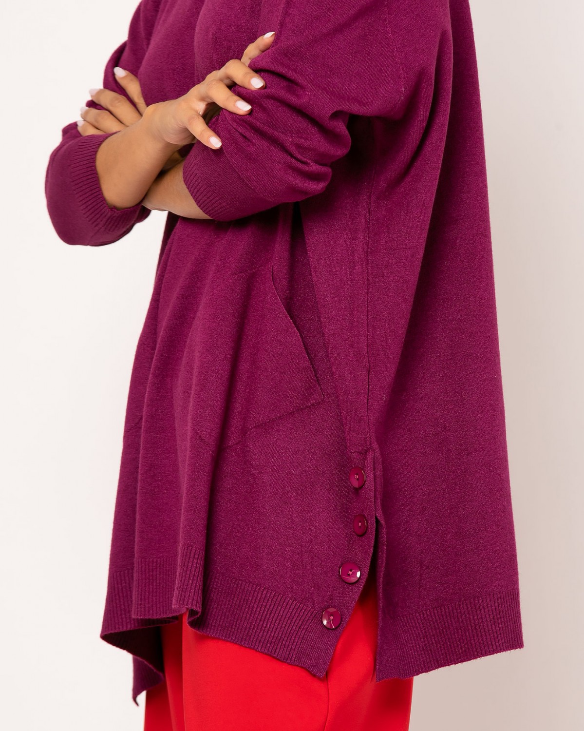 Μπλούζα μακρυμάνικη ψιλό πλεκτό απαλή υφή oversized με άνοιγμα στο πλάι και κουμπιά Μωβ