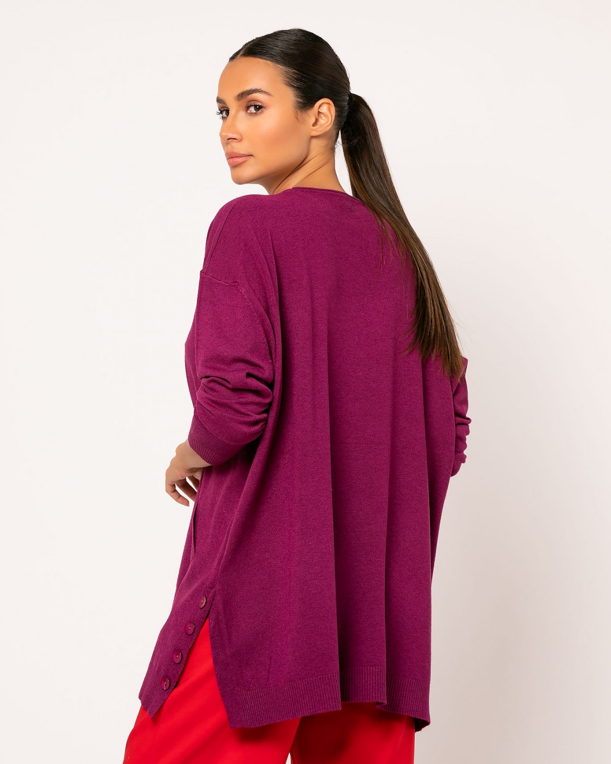 Μπλούζα μακρυμάνικη ψιλό πλεκτό απαλή υφή oversized με άνοιγμα στο πλάι και κουμπιά Μωβ