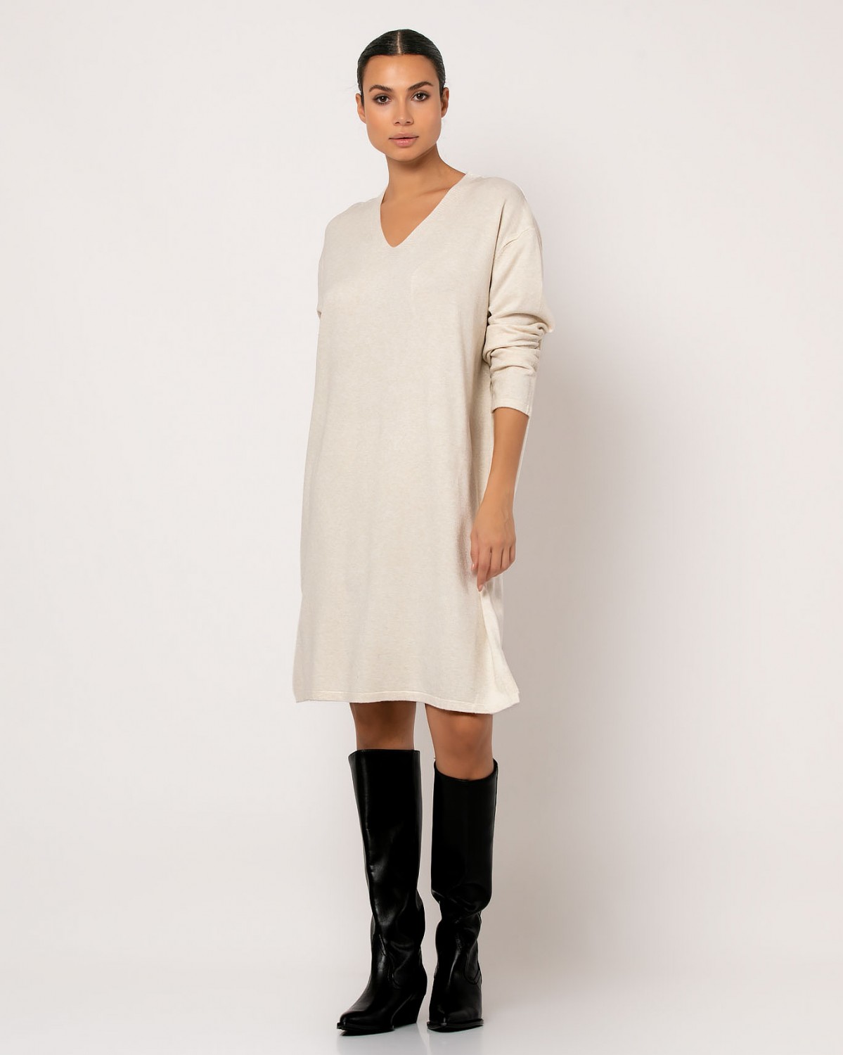 Φόρεμα ψιλό πλεκτό απαλή υφή με "V" oversized Cream