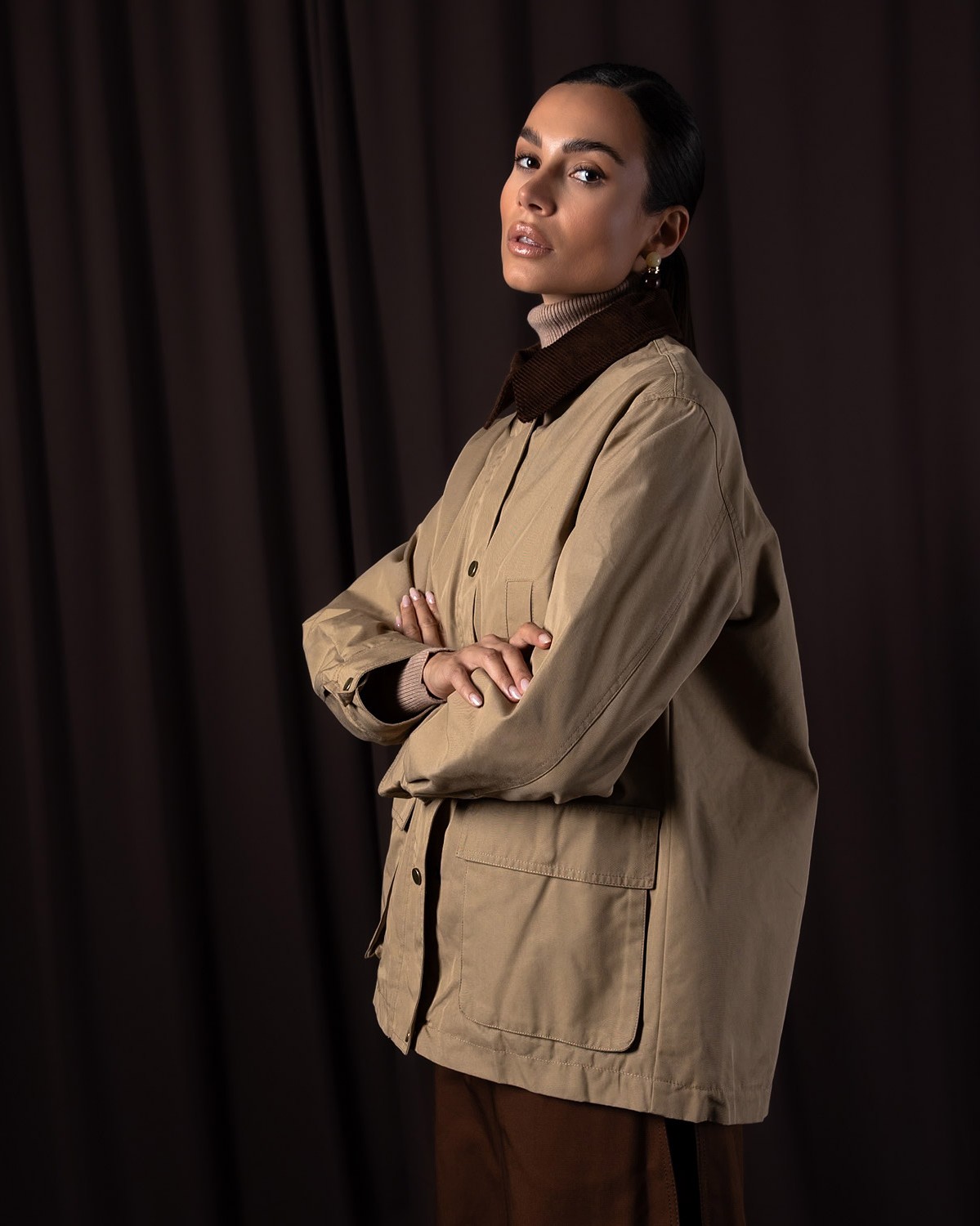 Jacket με εξωτερικές τσέπες και κοτλέ γιακά Beige