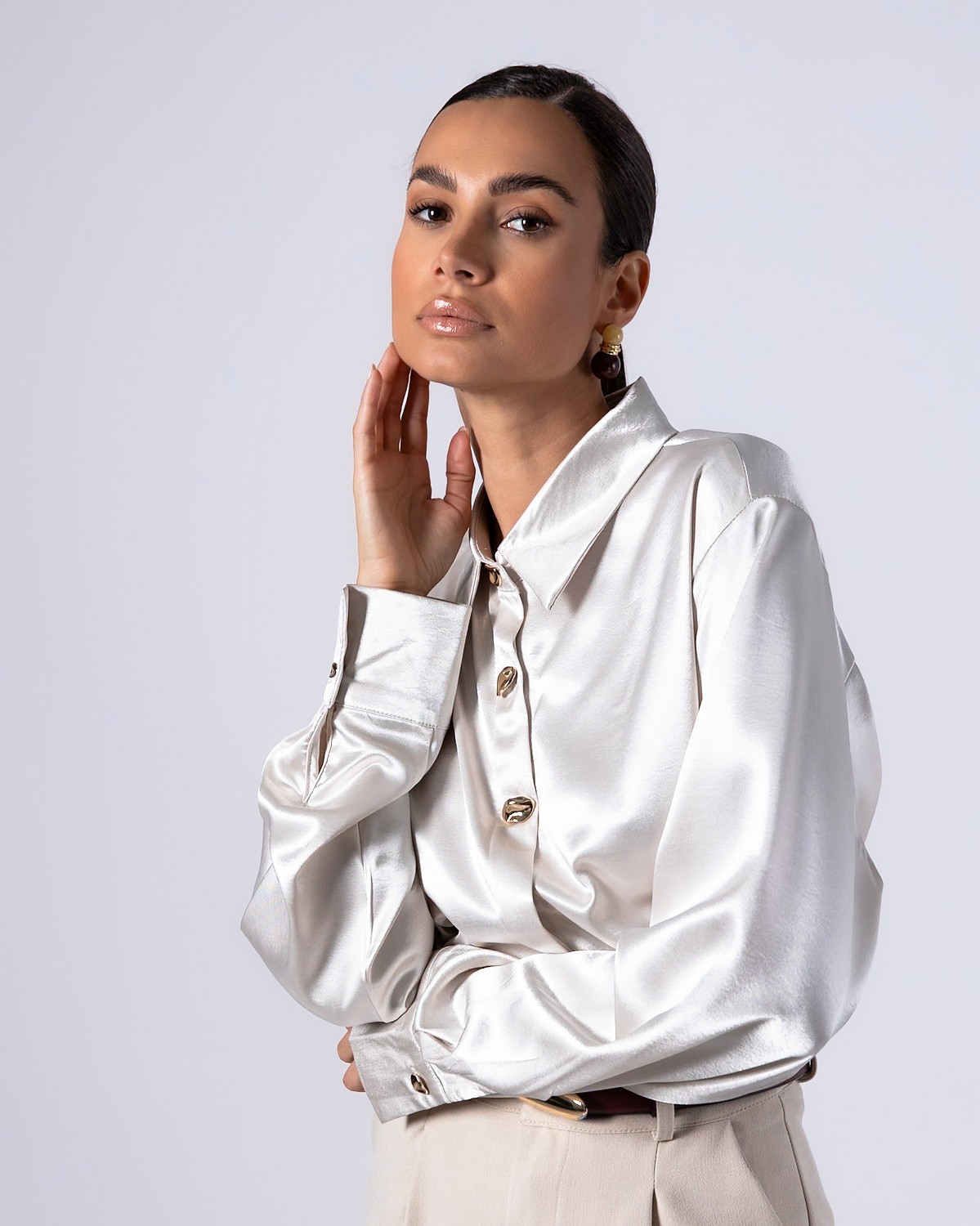 Πουκάμισο μακρυμάνικο σατέν με χρυσά κουμπιά Beige