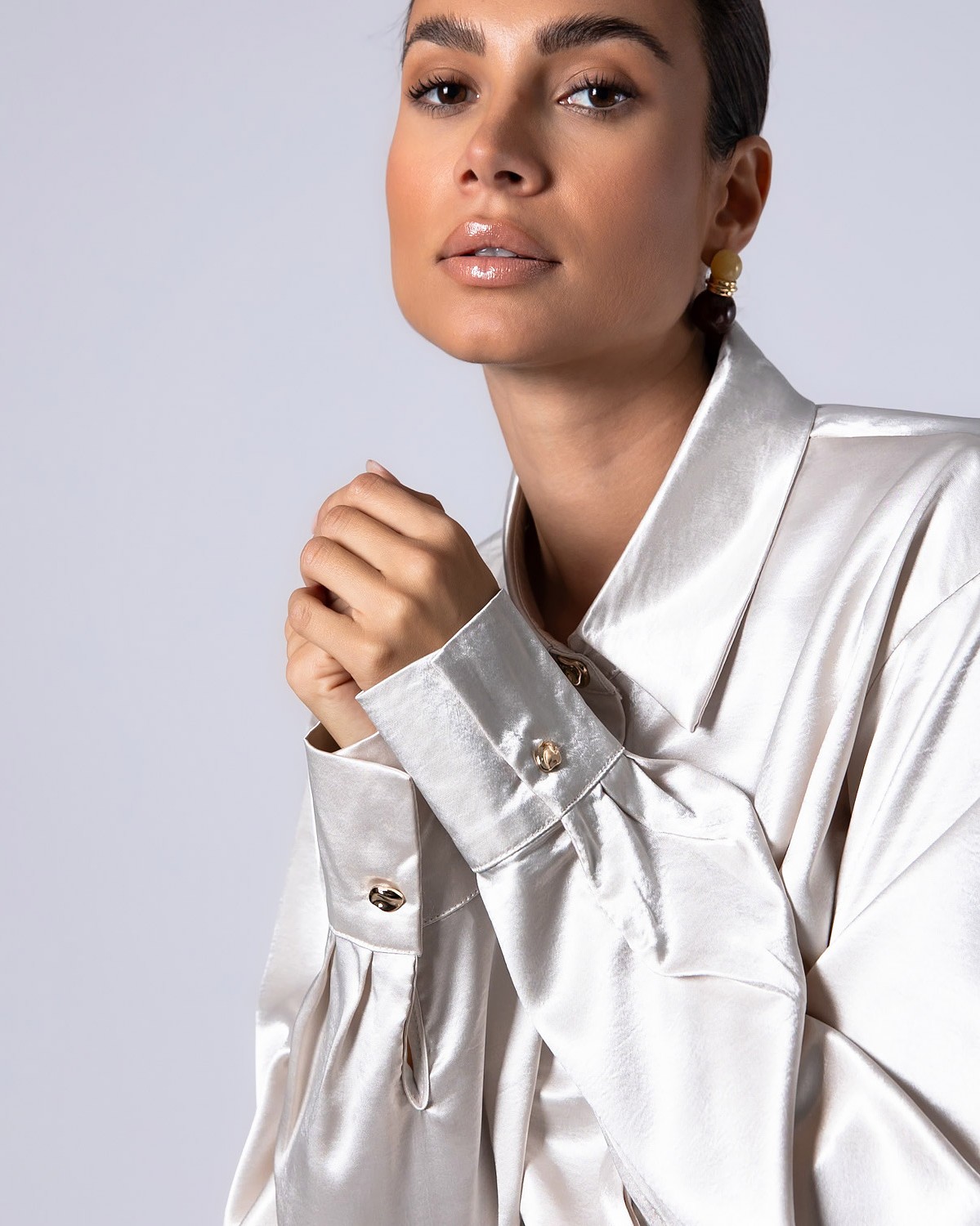 Πουκάμισο μακρυμάνικο σατέν με χρυσά κουμπιά Beige