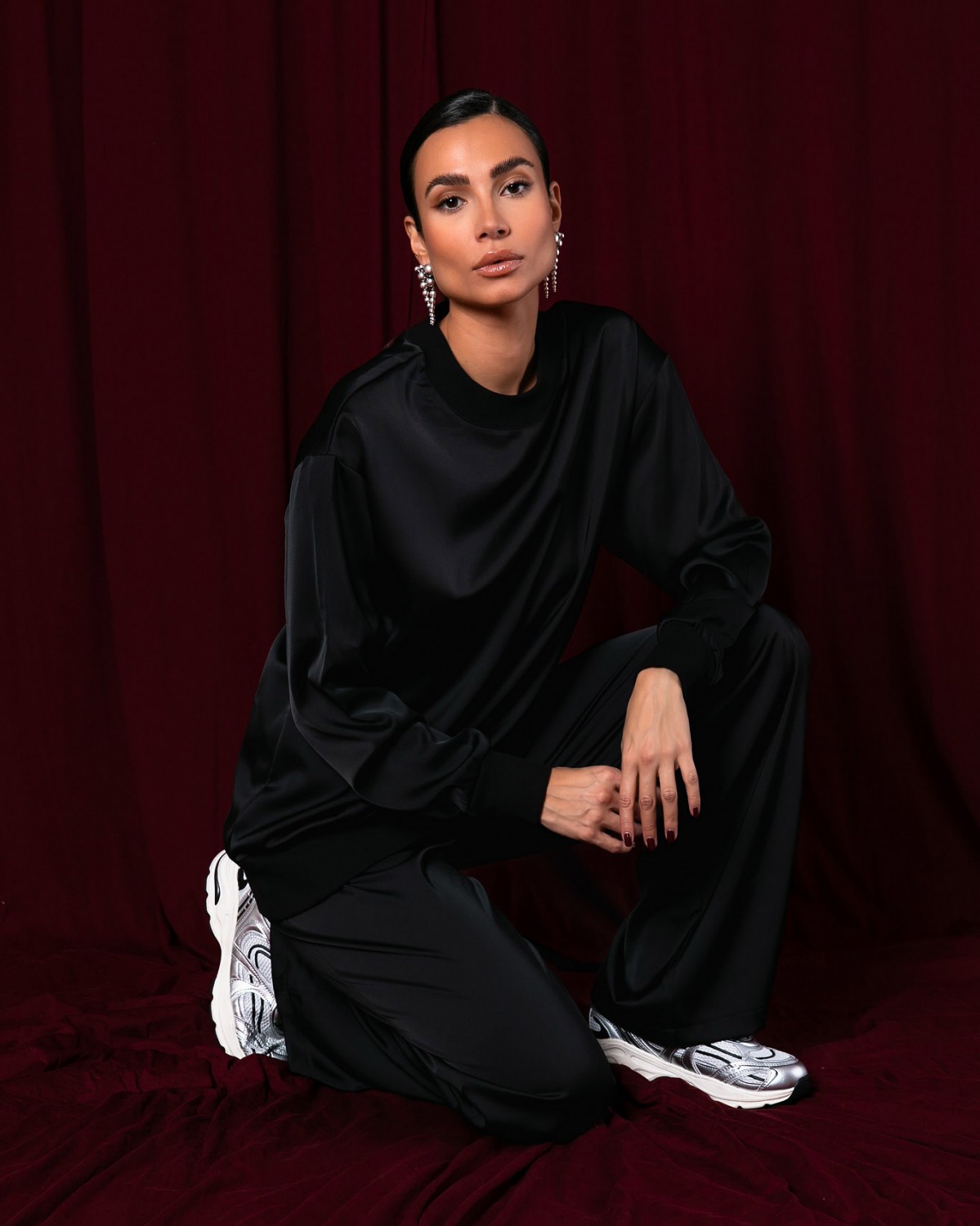 Σετ σατέν μπλούζα μακρυμάνικη με ριπ λεπτομέρειες - Παντελόνι ψηλόμεσο με λάστιχο στην μέση Μαύρο 