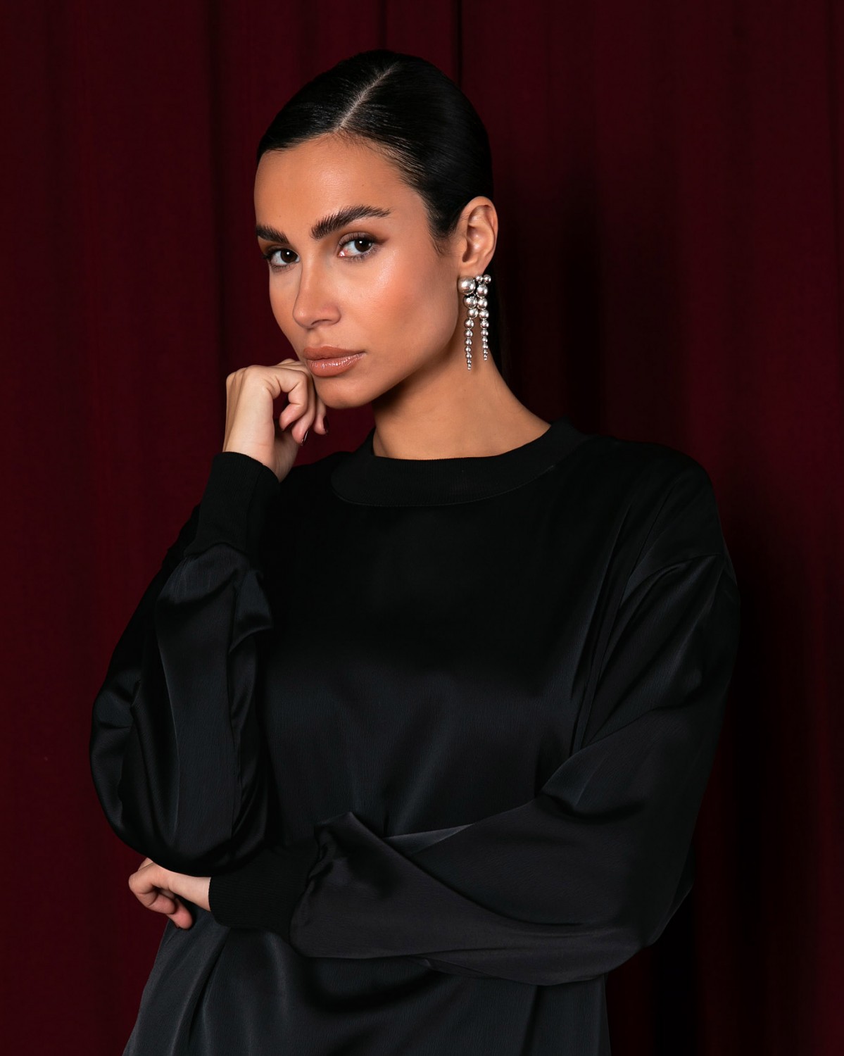 Σετ σατέν μπλούζα μακρυμάνικη με ριπ λεπτομέρειες - Παντελόνι ψηλόμεσο με λάστιχο στην μέση Μαύρο 