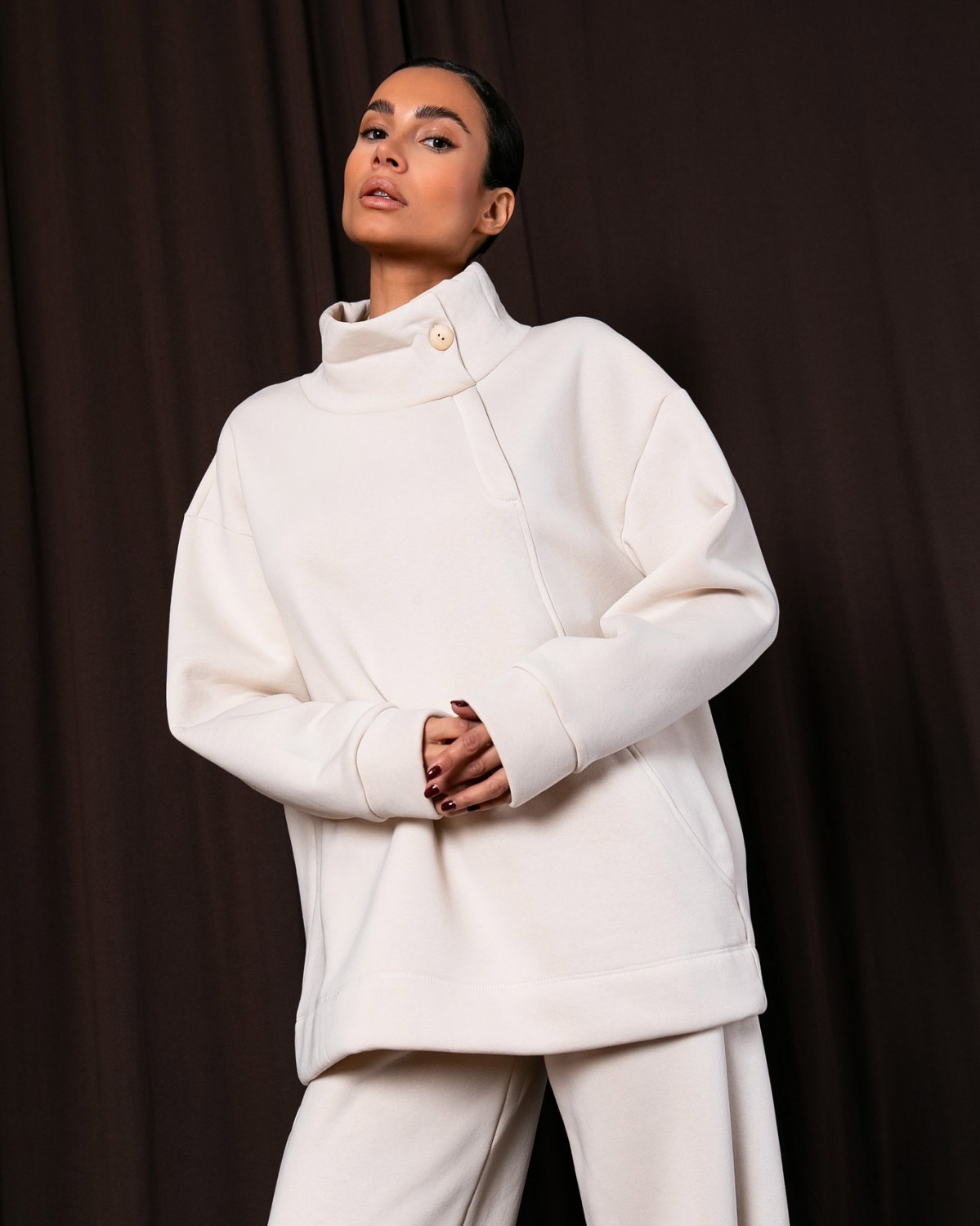 Σετ φούτερ χνούδι μπλούζα μακρυμάνικη oversized με κουμπί στο γιακά - Παντελόνι carrot fit  με λάστιχο στην μέση Cream