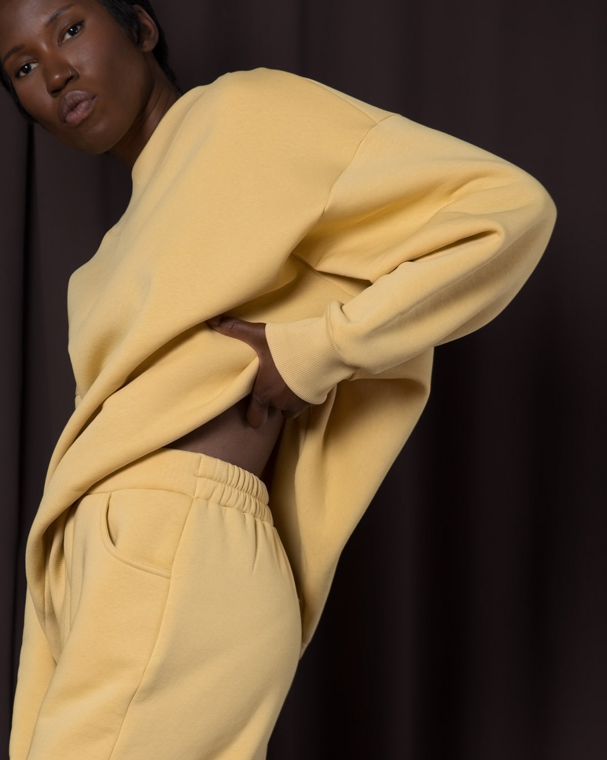 Σετ φούτερ χνούδι μπλούζα oversized με ριπ λεπτομέρειες - Παντελόνι ψηλόμεσο barel με λάστιχο στην μέση Yellow