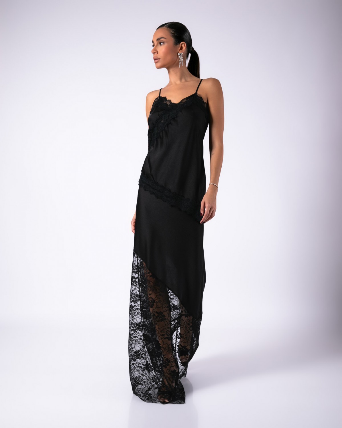 Τοπ σατέν με δαντέλα και λεπτή τιράντα Black