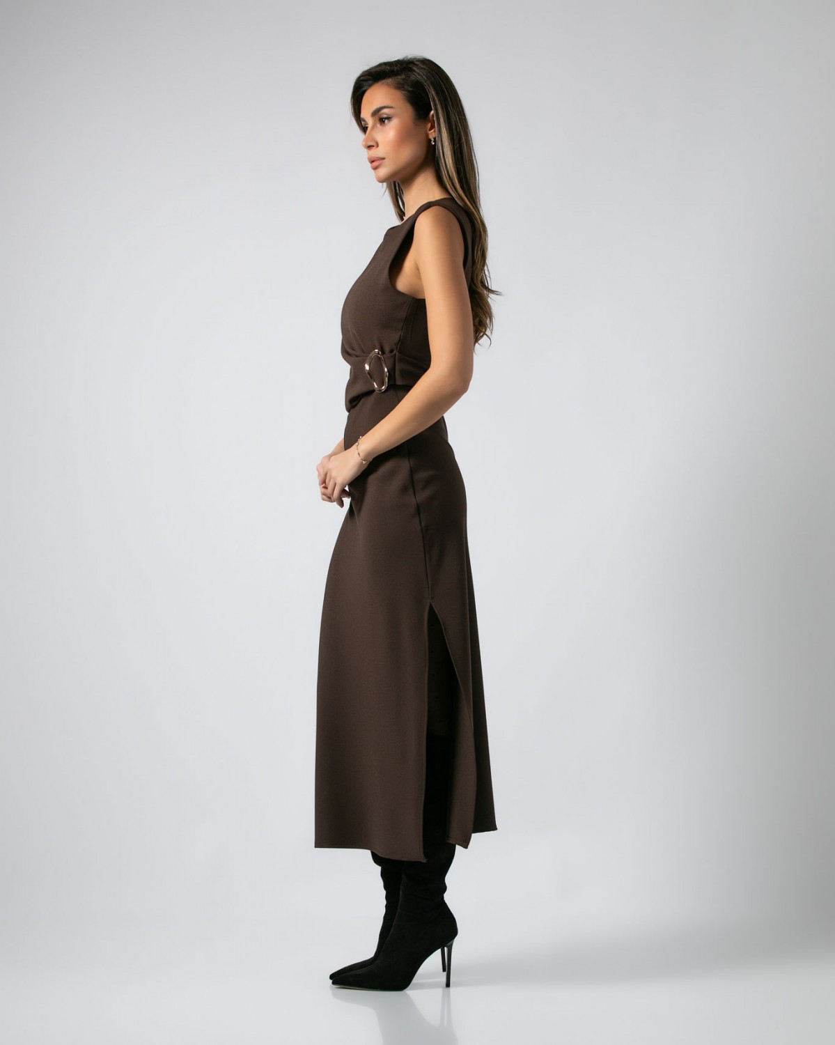 Φόρεμα maxi αμάνικο με πιάσιμο στο πλάι Καφέ 